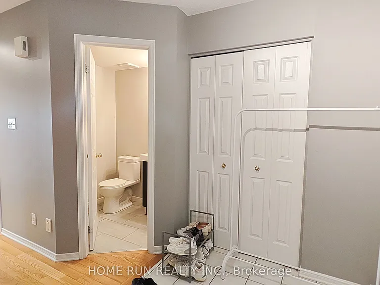 152 Thornbury Cres — Photo 6