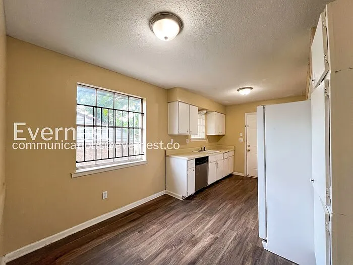 2 bed, 1.5 bath, 907 sqft, $890 — Photo 4