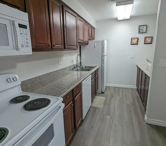 5044 River Glen Dr #142 — Photo 10