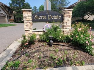 29573 Sierra Point Cir, Farmington, MI 48331