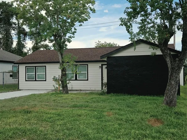 1302 Appomattox Dr, Texas City, TX 77591