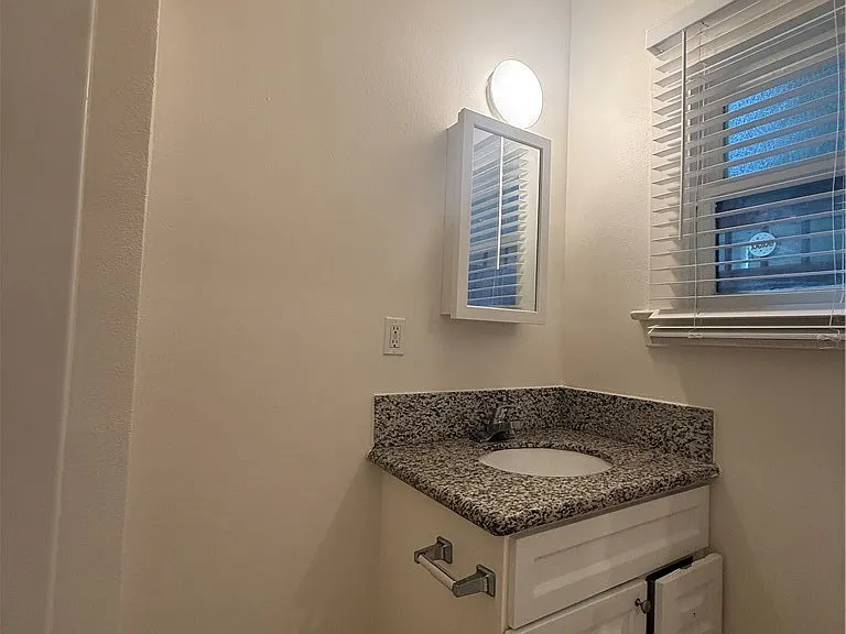 718 Chestnut Ave #12 — Photo 4