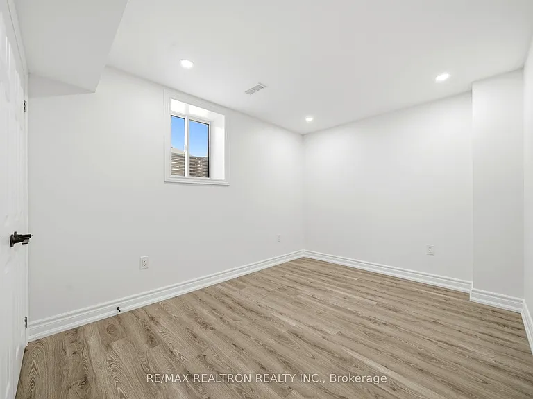 55 Bartram Cres #B — Photo 12