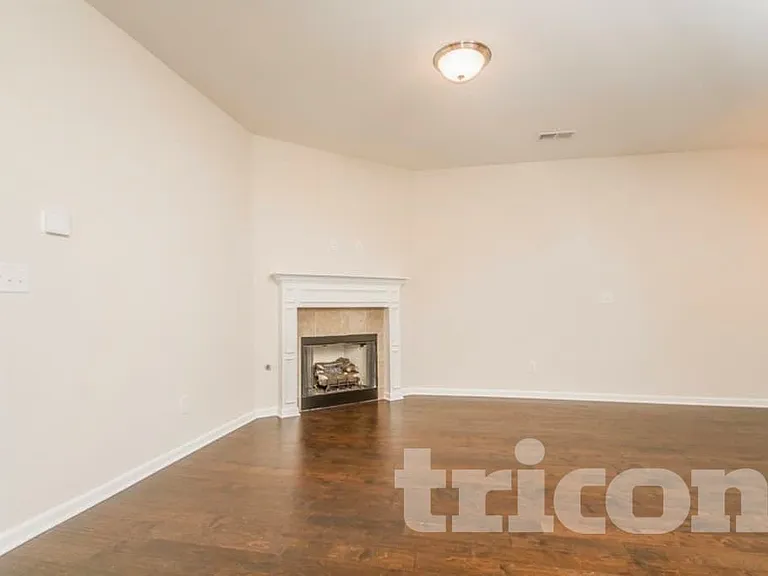 2153 Cason Ln — Photo 2