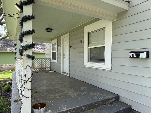 3rd image of 804 W Locust Street