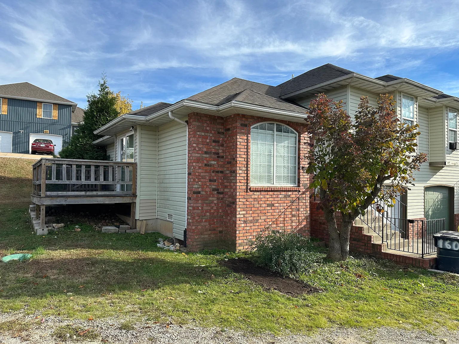 1607 Sherwood Ct — Photo 2
