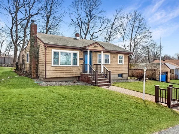 3 Desmond Dr, Nahant, MA 01908