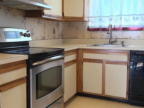 5th image of 60 Nancy Ln #221