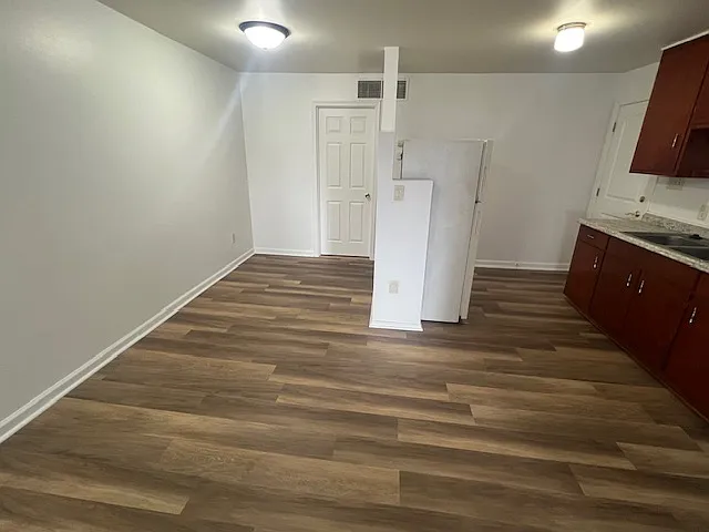 Building Photo - 503 Nichols St #5