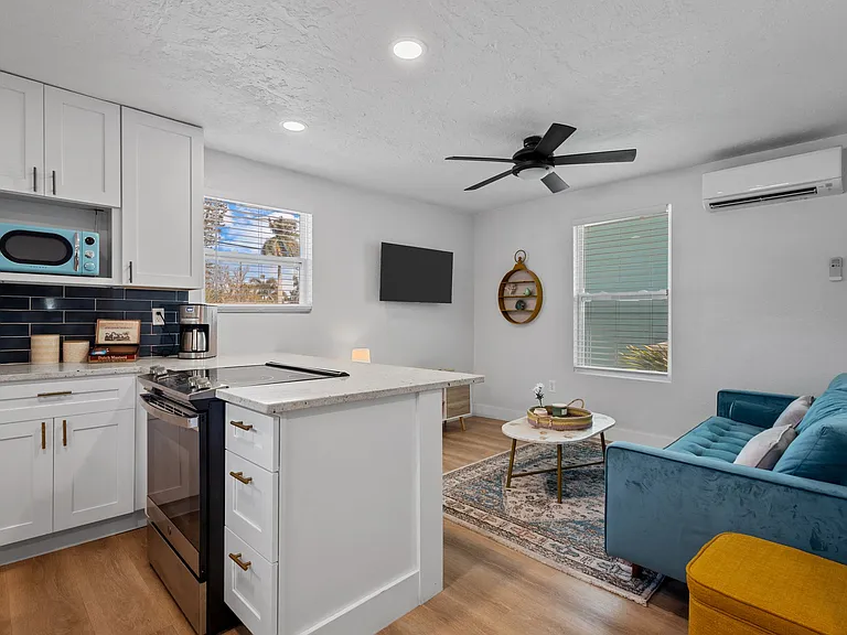 633 Virginia Dr #B — Photo 3