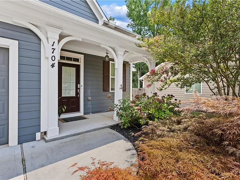 1704 Drew Dr — Photo 4