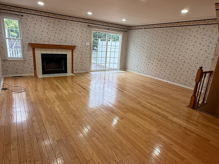 155 Liberty Dr — Photo 2