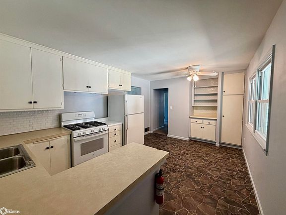 5th image of 1804 Hillcrest Dr