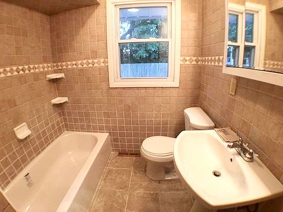 5th image of 2818 N Easton Pl