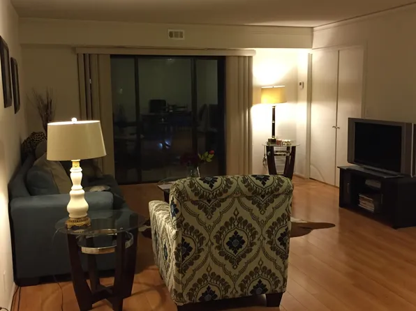 8380 Greensboro Dr APT 403, Mc Lean, VA 22102