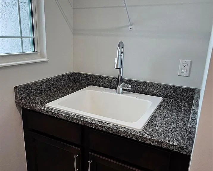 5461 Empire Dr — Photo 20