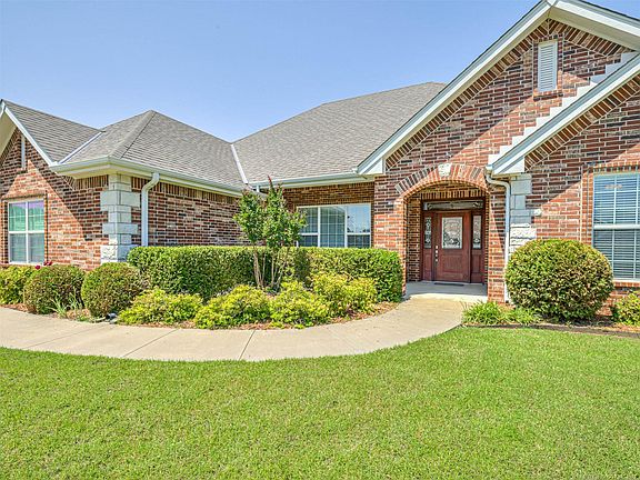 4th image of 1227 Manor Dr