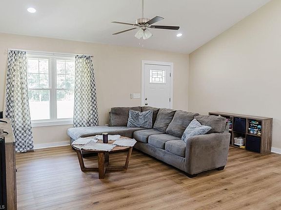 4th image of 118 Cypress Acres Ln