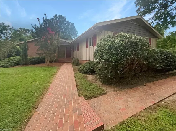 1315 Kensington Dr, High Point, NC 27262