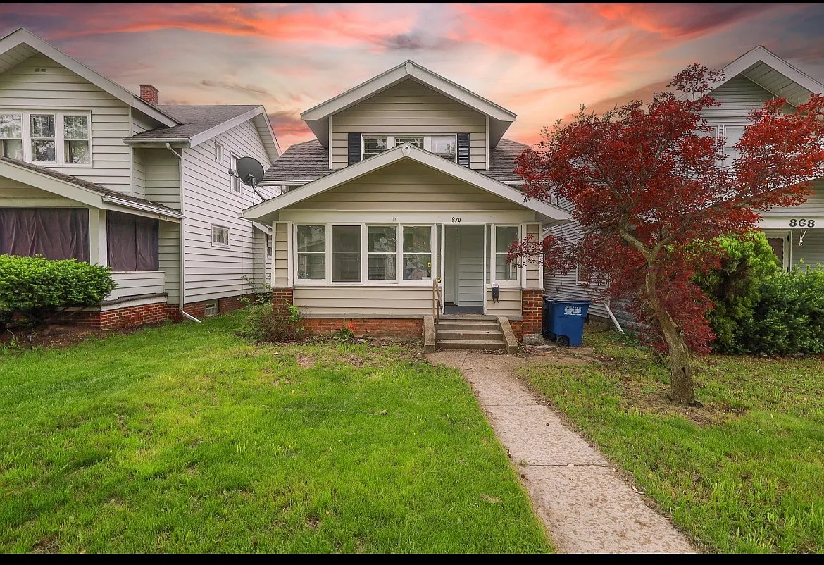 870 Toronto Ave — Photo 2