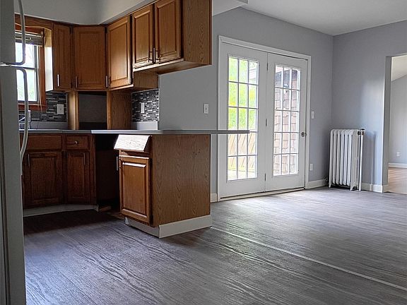 3rd image of 510 Pleasant St APT 2
