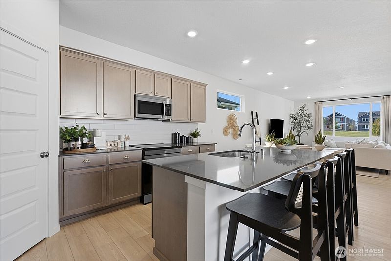 4th image of 4200 SW Loften Street