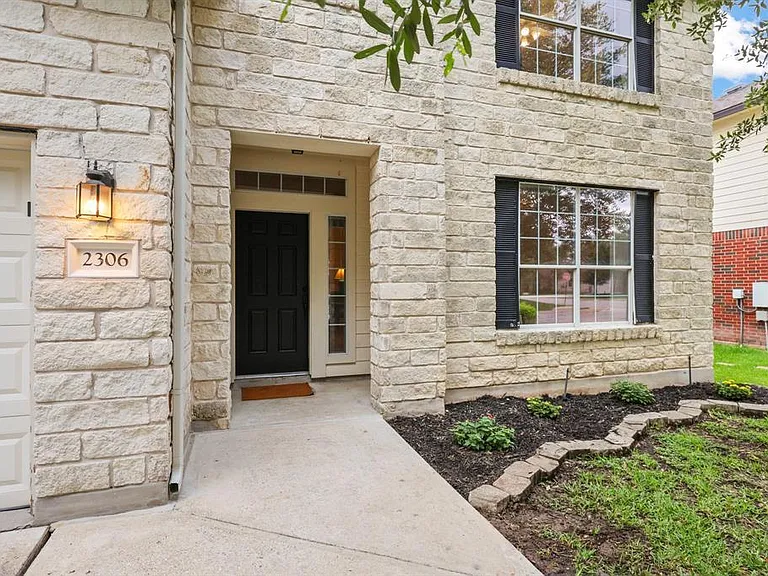 2306 Caprock Pl — Photo 2