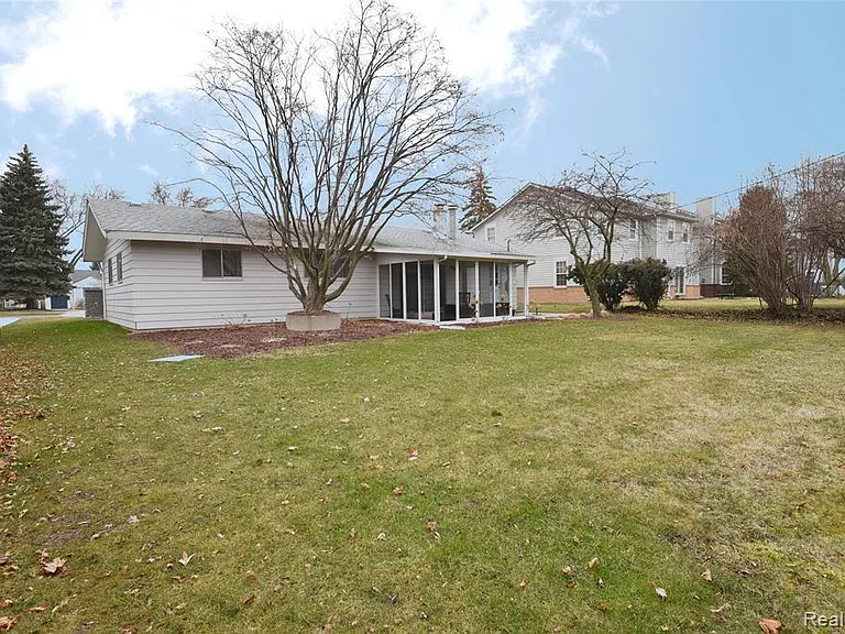 2698 Yorkshire Rd — Photo 27