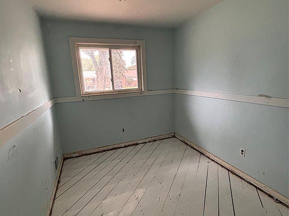 3rd image of 24645 McDonald St