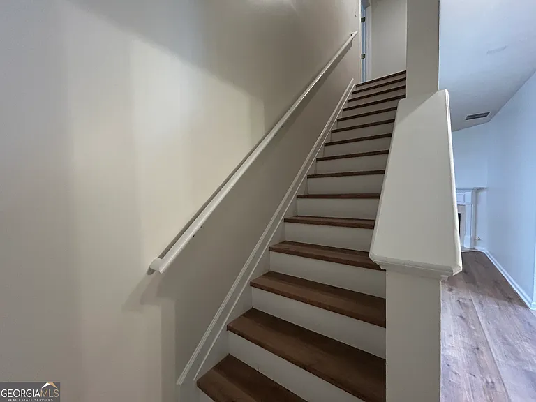 3051 Kentmere Dr — Photo 9
