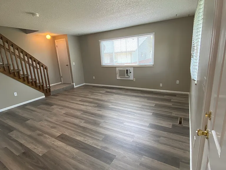 1509 N Kennedy Ave — Photo 2