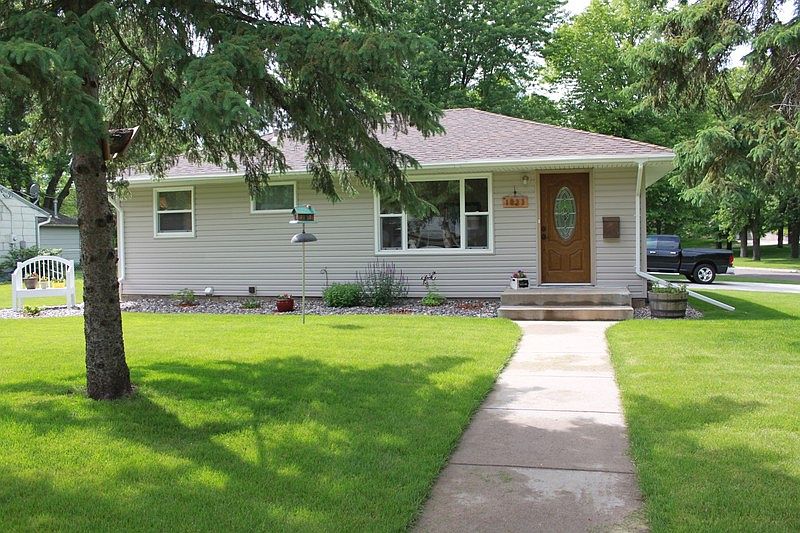 1st image of 1833 Cressy Ave