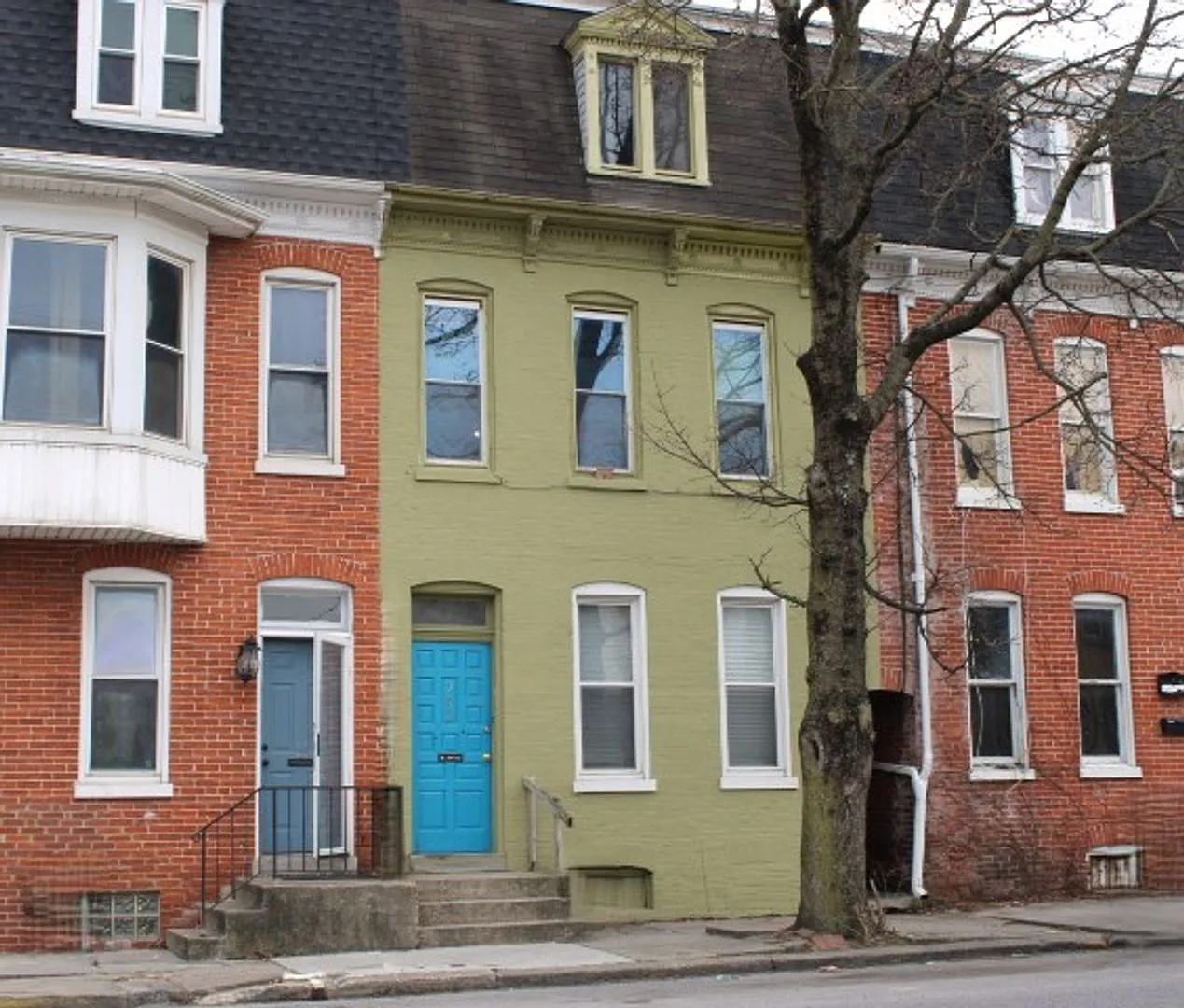 Second-Floor Apartment Accepting Housing Vouchers — Photo 1