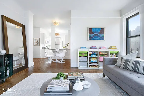 Sold by Sotheby's International Realty | media 10