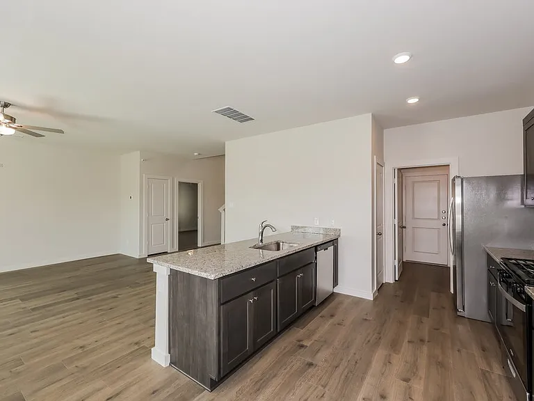 315 Patton Ln — Photo 9