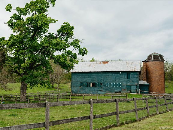 3rd image of 1693 Route 32