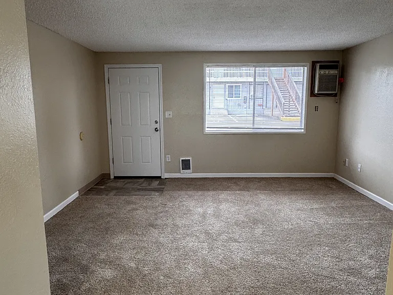 427 Hewitt Ave #9 — Photo 2