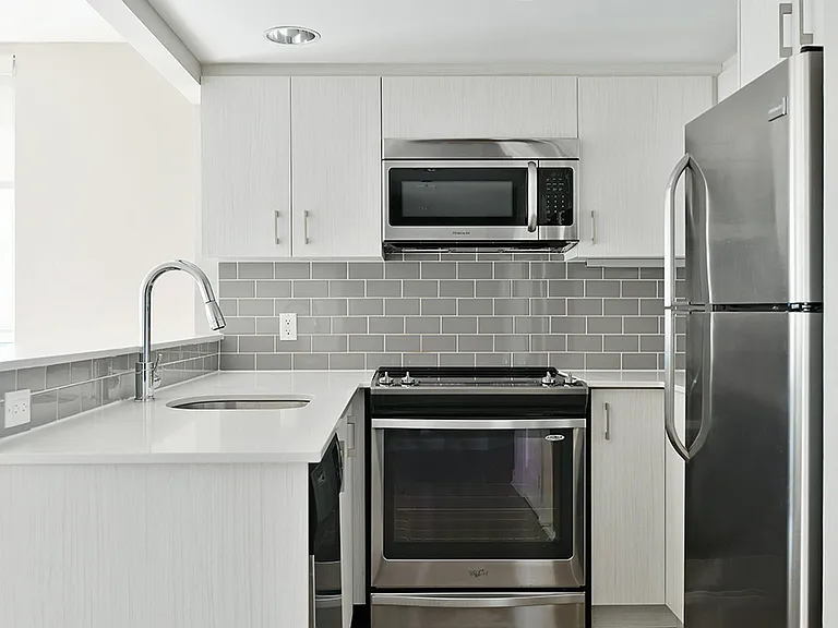 185 Lyon St N — Photo 4