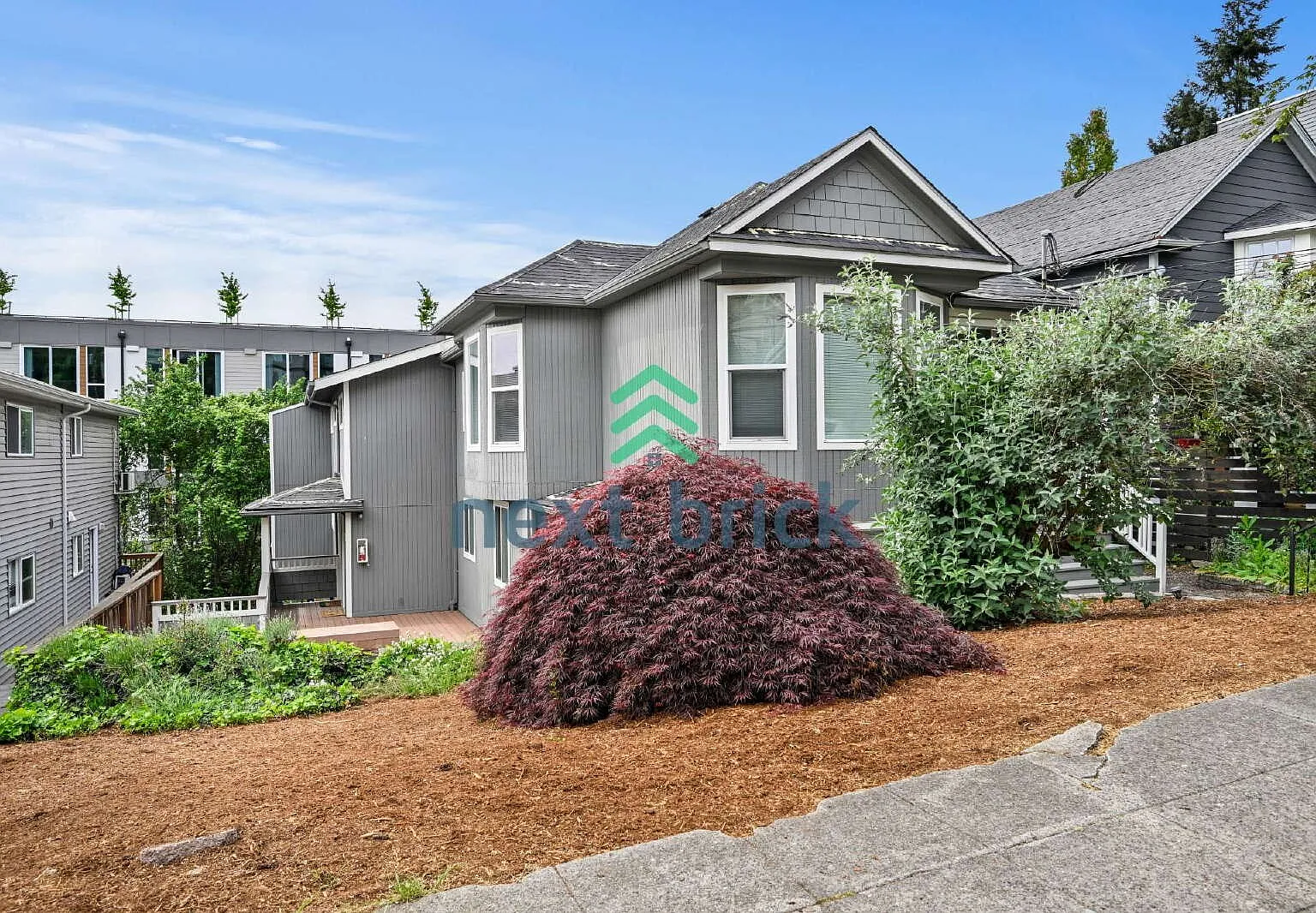 Modern Remodeled 2-Bedroom Apartment in Prime Queen Anne — Photo 2