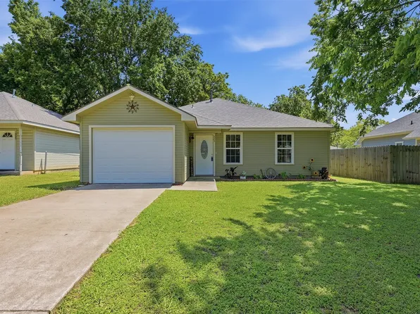 323 Texas St, Pottsboro, TX 75076