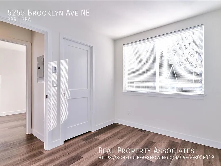 5255 Brooklyn Ave NE — Photo 17