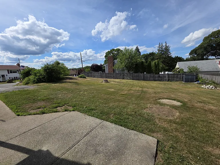 79 Newell St 1stFlr 2B/1B FreshPaint PrivEntry! Laundry! Prkg NOPets — Photo 11