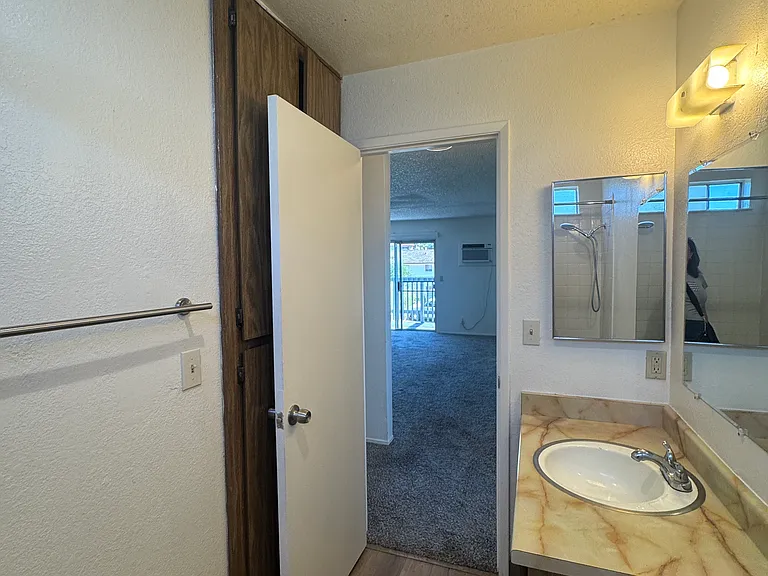 118 Yorkshire Ct #D — Photo 15