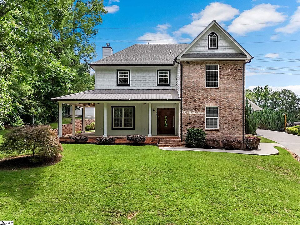 1st image of 204 Crestwood Dr