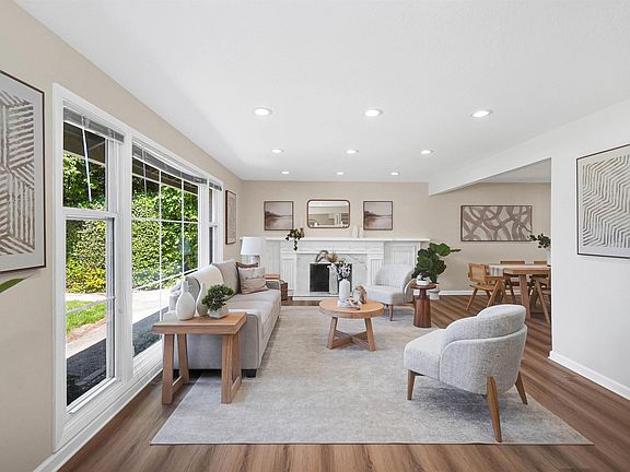 4th image of 9519 Broadmoor Dr