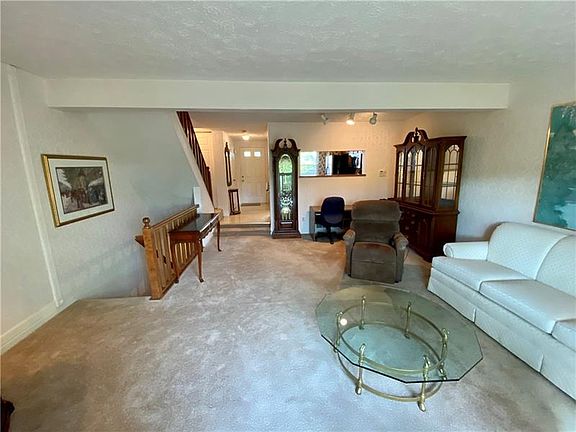 3rd image of 129 Old Village Ln