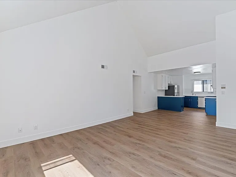444 W Windsor Rd #7 — Photo 1