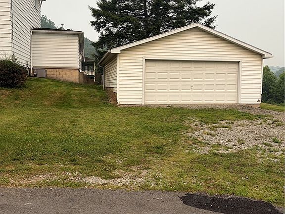 4th image of 5710 Lincoln Ave