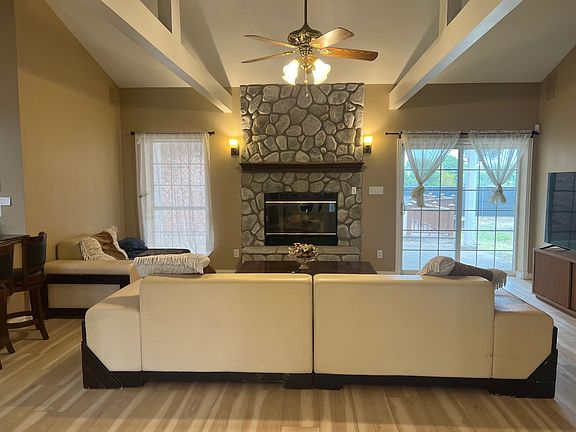 4th image of 14185 Red Oak Cir S