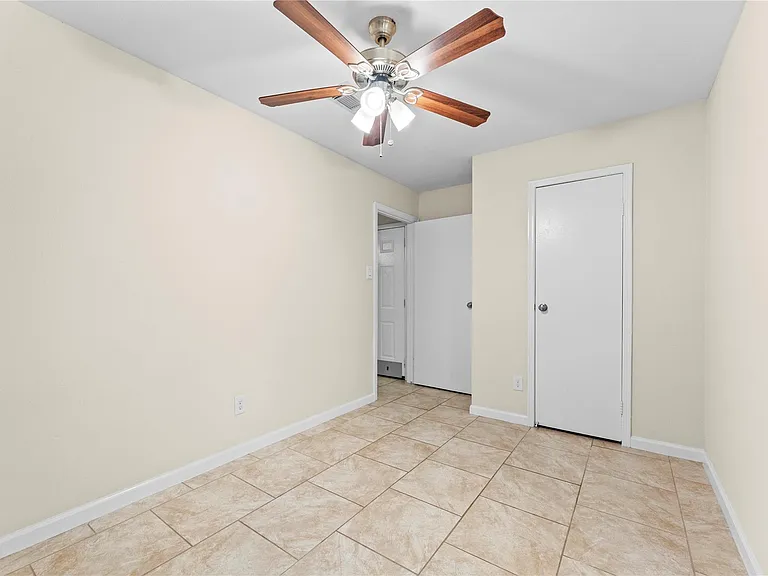 5035 Reno Dr — Photo 15